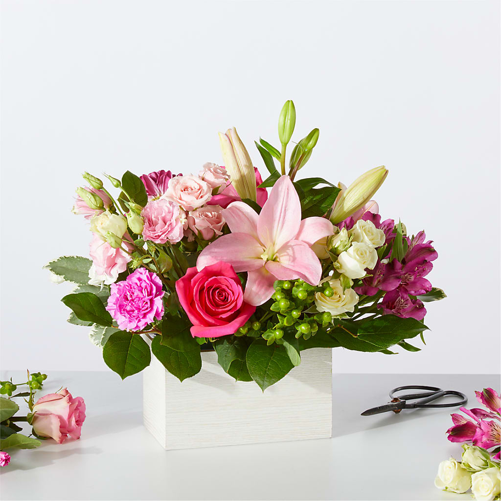 Sweetberry Box – A Florist Original – HYDE PARK FLORIST & GIFTS, Hyde Park NY