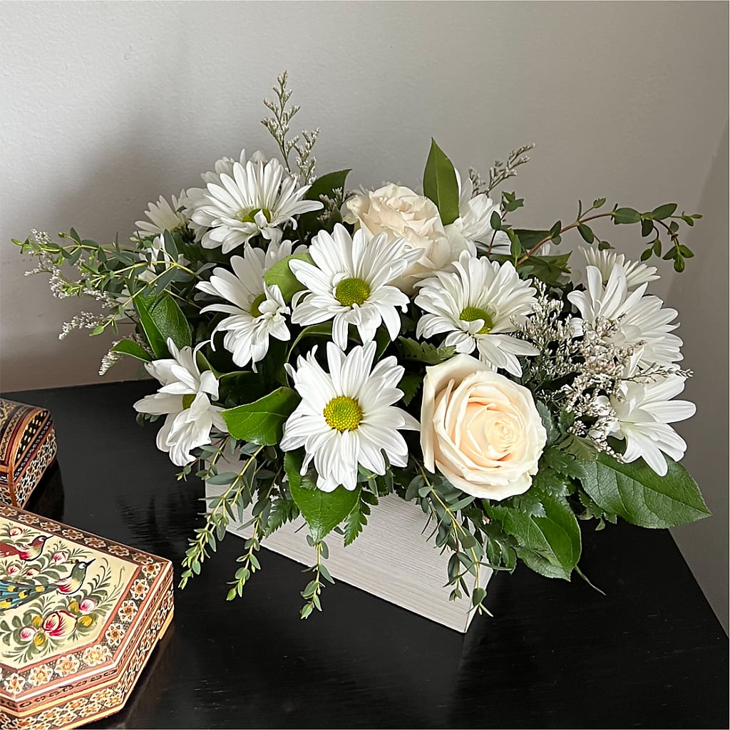 Fresh Linen Box Bouquet – HYDE PARK FLORIST & GIFTS, Hyde Park NY