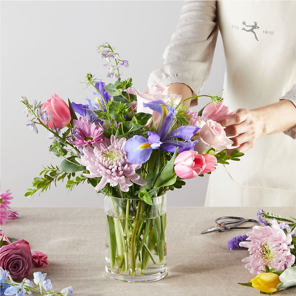 Pastel Tradition - A Florist Original – HYDE PARK FLORIST & GIFTS, Hyde Park NY