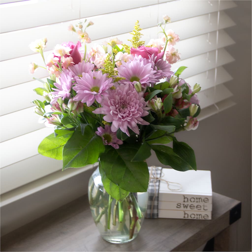 Pastel Tradition - A Florist Original – HYDE PARK FLORIST & GIFTS, Hyde Park NY