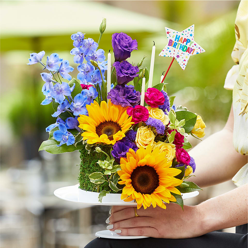 Star of the Day Floral Cake – HYDE PARK FLORIST & GIFTS, Hyde Park NY